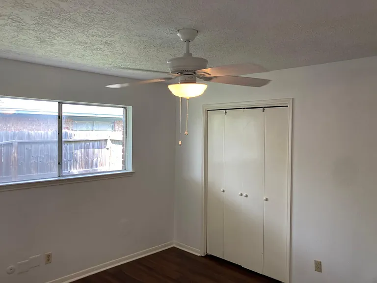 2108 N Austin Ave — Photo 11