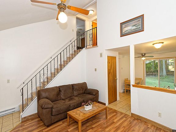 3rd image of 14 Pepperbush Pl