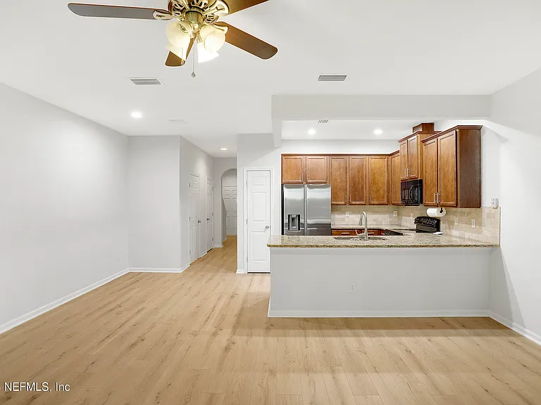 13305 Solar Dr — Photo 15