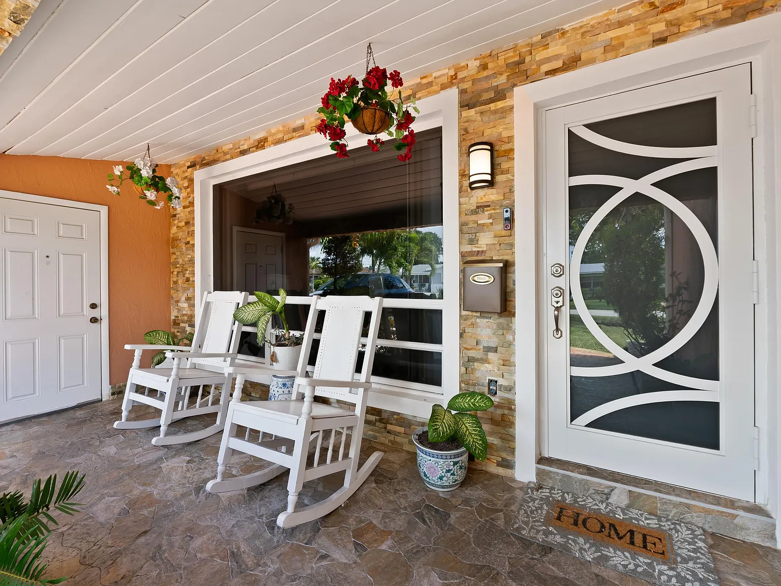 5 bed, 2.0 bath, 2095 sqft, $4,500 — Photo 3