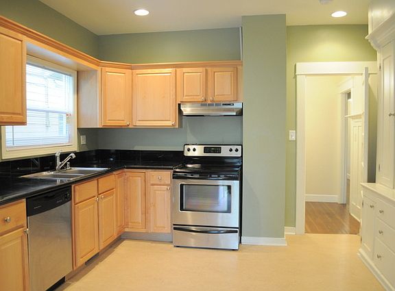 4th image of 5216 12th Ave NE #A