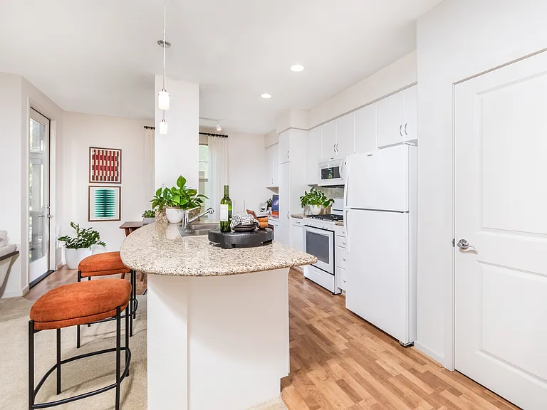 Woodbury Court Apartment Homes — Photo 6