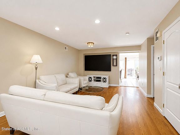 5th image of 355 Willowbrook Rd