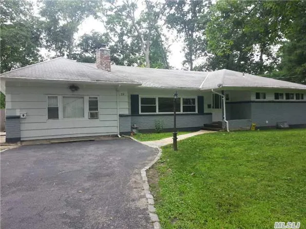 23 Wyoming Dr, Huntington Station, NY 11746