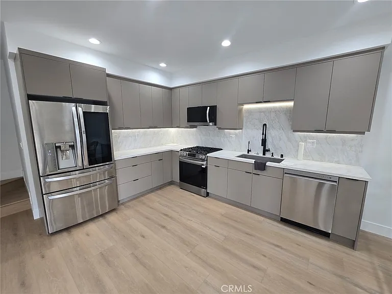 8613 Oakdale Ave — Photo 10
