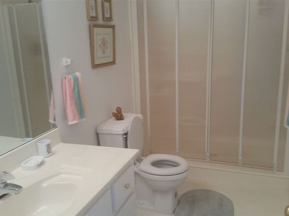 2nd image of 940 Riverview Dr