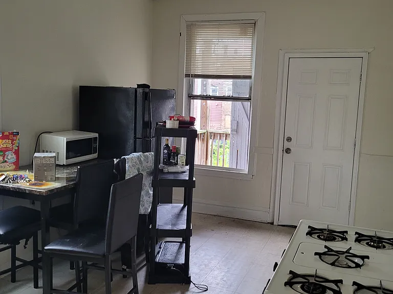 4546 S Wood St #1 — Photo 5