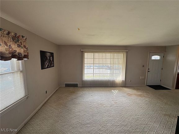 4th image of 10805 Plymouth Ave