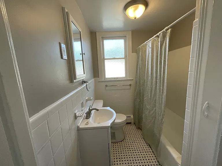 164 S Pine St — Photo 6