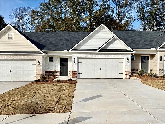 2nd image of 20 Silver Leaf Ln