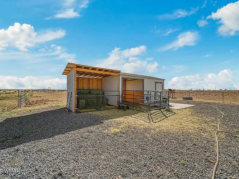 660 S Foothills Blvd — Photo 17