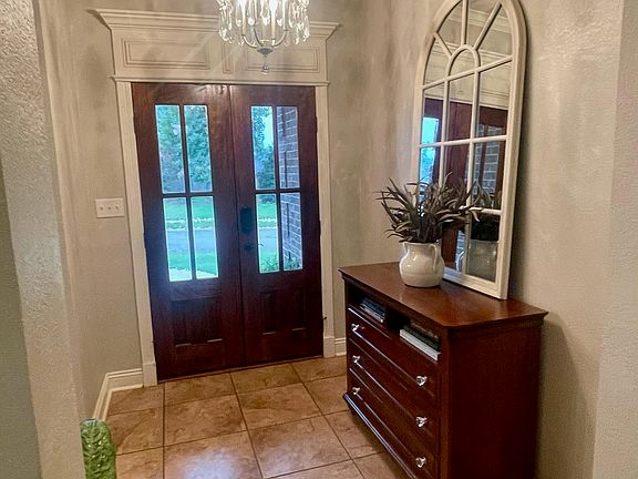 3rd image of 3215 Saddlebrook Dr