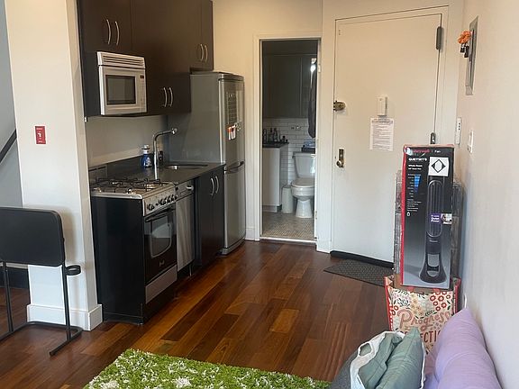 5th image of 515 E 5th St APT 6D