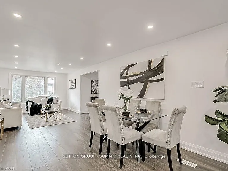 16 Upper Canada Dr #UPPER — Photo 8