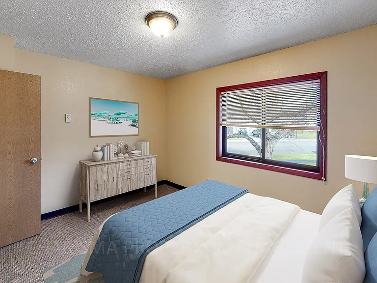 Missouri View Apartments — Photo 38