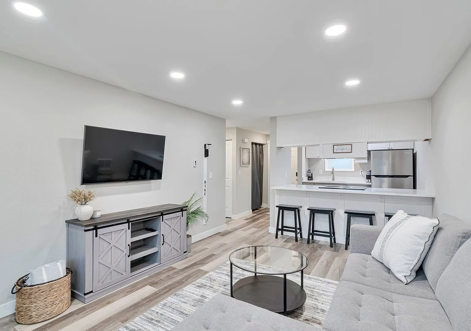 1Bed 1Bath Everett Downtown Condo — Photo 3