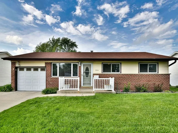 16 E Schubert Ave, Glendale Heights, IL 60139