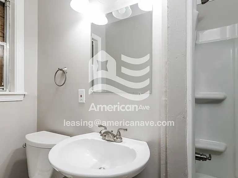 1999344_011_main_bathroom_13875804.jpg