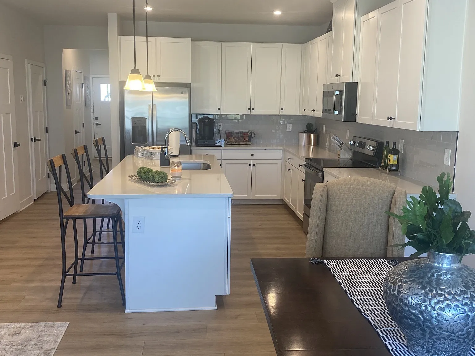 3 bed, 2.5 bath, 1776 sqft, $2,365 — Photo 4