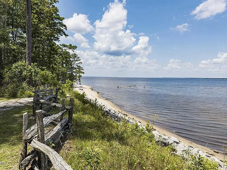Beach access- Picnic area