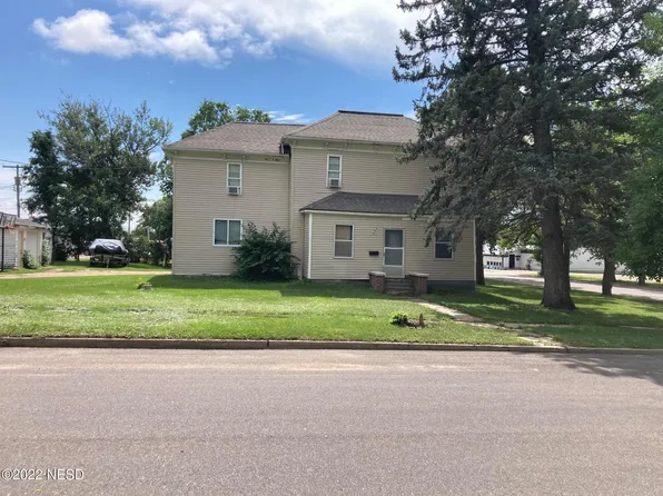 404 E Pine St, Sisseton, SD 57262