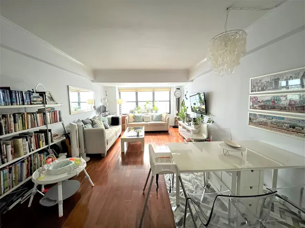 140 East 56th Street image 1 of 8