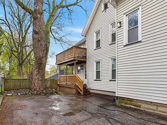 4th image of 829 Merchants Rd