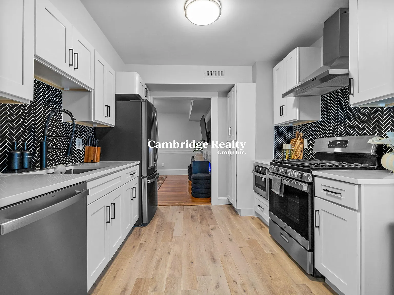 7 bed, 3.0 bath, $8,500 — Photo 4