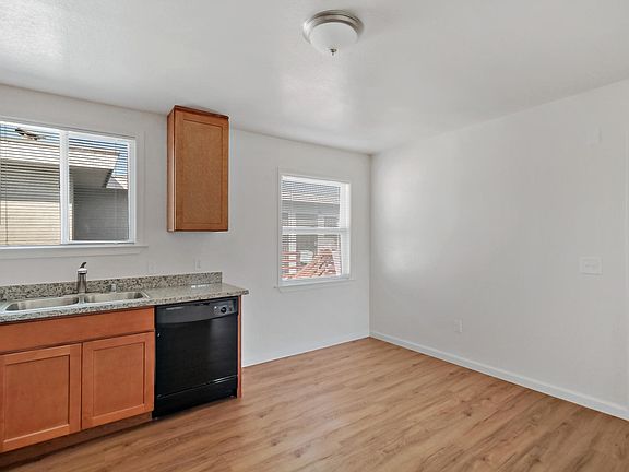 4th image of 2642 35th Ave #C