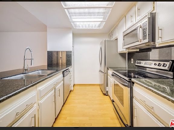 2nd image of 600 W 9th St APT 212