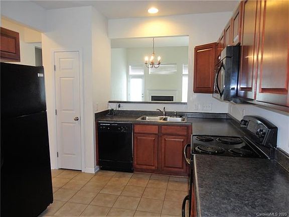 5th image of 131 Beverly Chase Ln