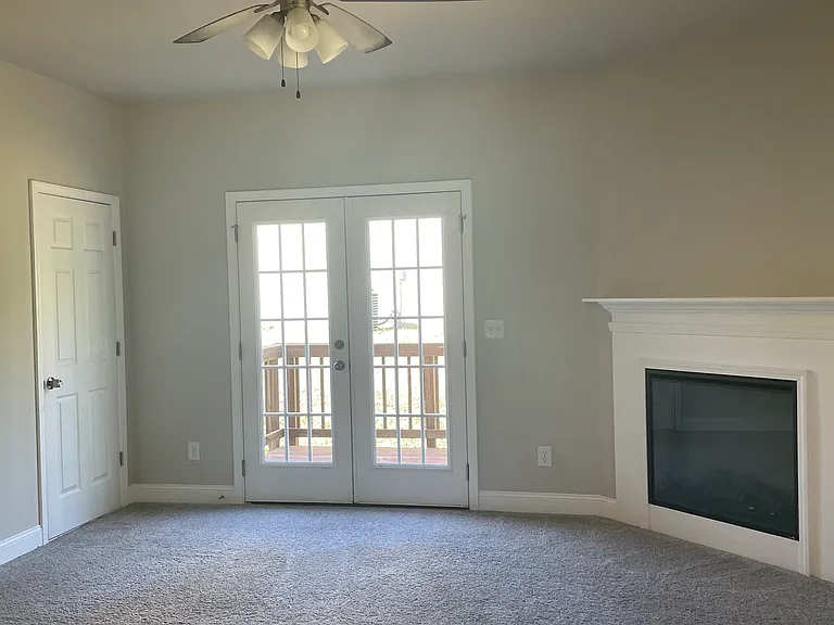 410 Katie Ln — Photo 12