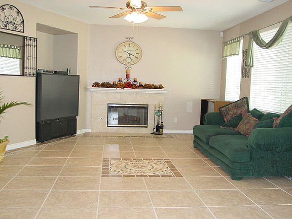 Large Family Room w/ Media Niche 