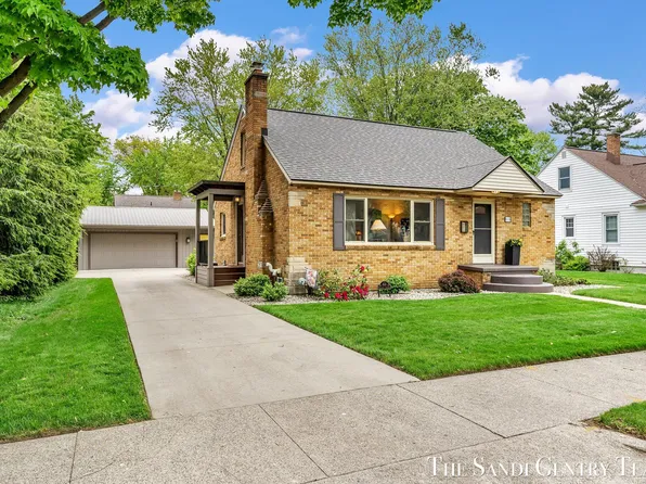 515 Waverly Ave, Grand Haven, MI 49417