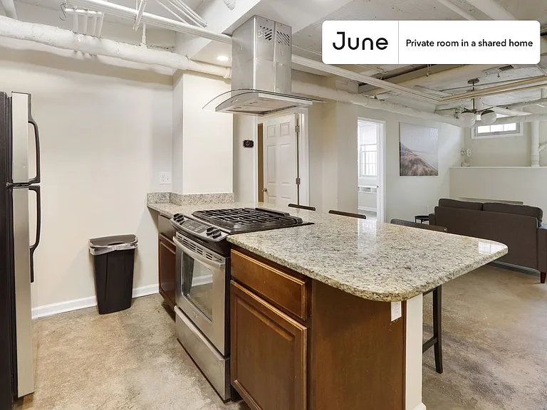 1815S N St SE #E — Photo 12