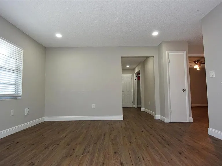 5845 Elm St — Photo 6