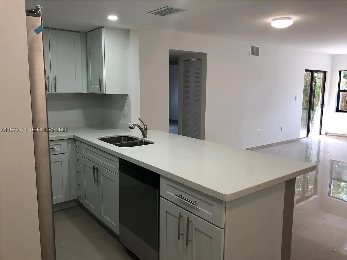 Building Photo - 8883 Fontainebleau Blvd #101-A