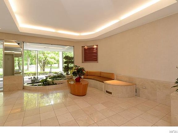 2nd image of 5355 Henry Hudson Pkwy W #8C'