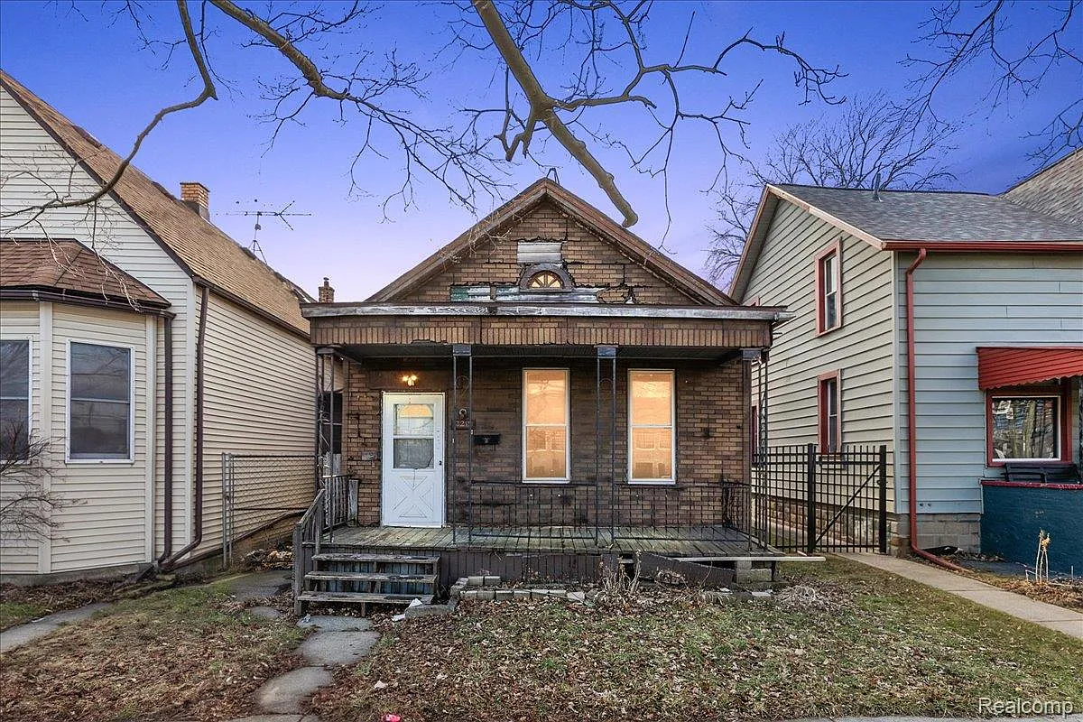 2219 Vermont St photo 1