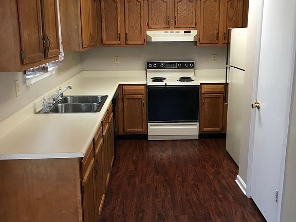 5th image of 203 Mountain Creek Dr