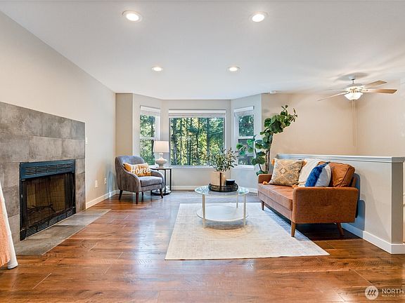 4th image of 8065 Autumn Hills Place NE