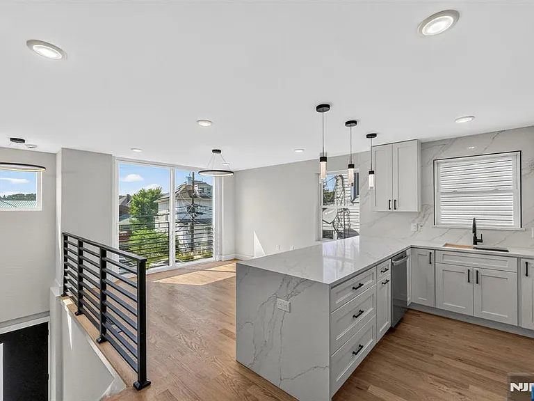 62 Hillside Ave — Photo 8
