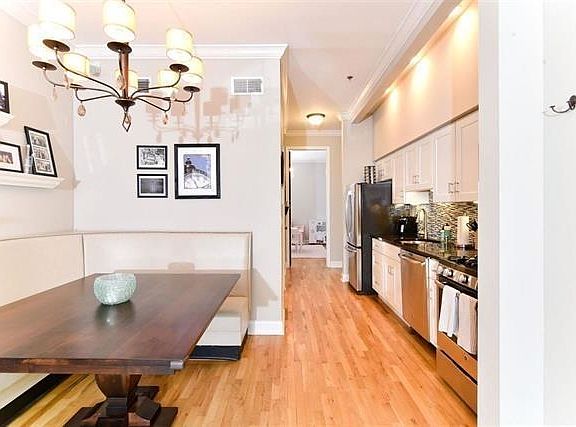5th image of 930 Hudson St APT 2