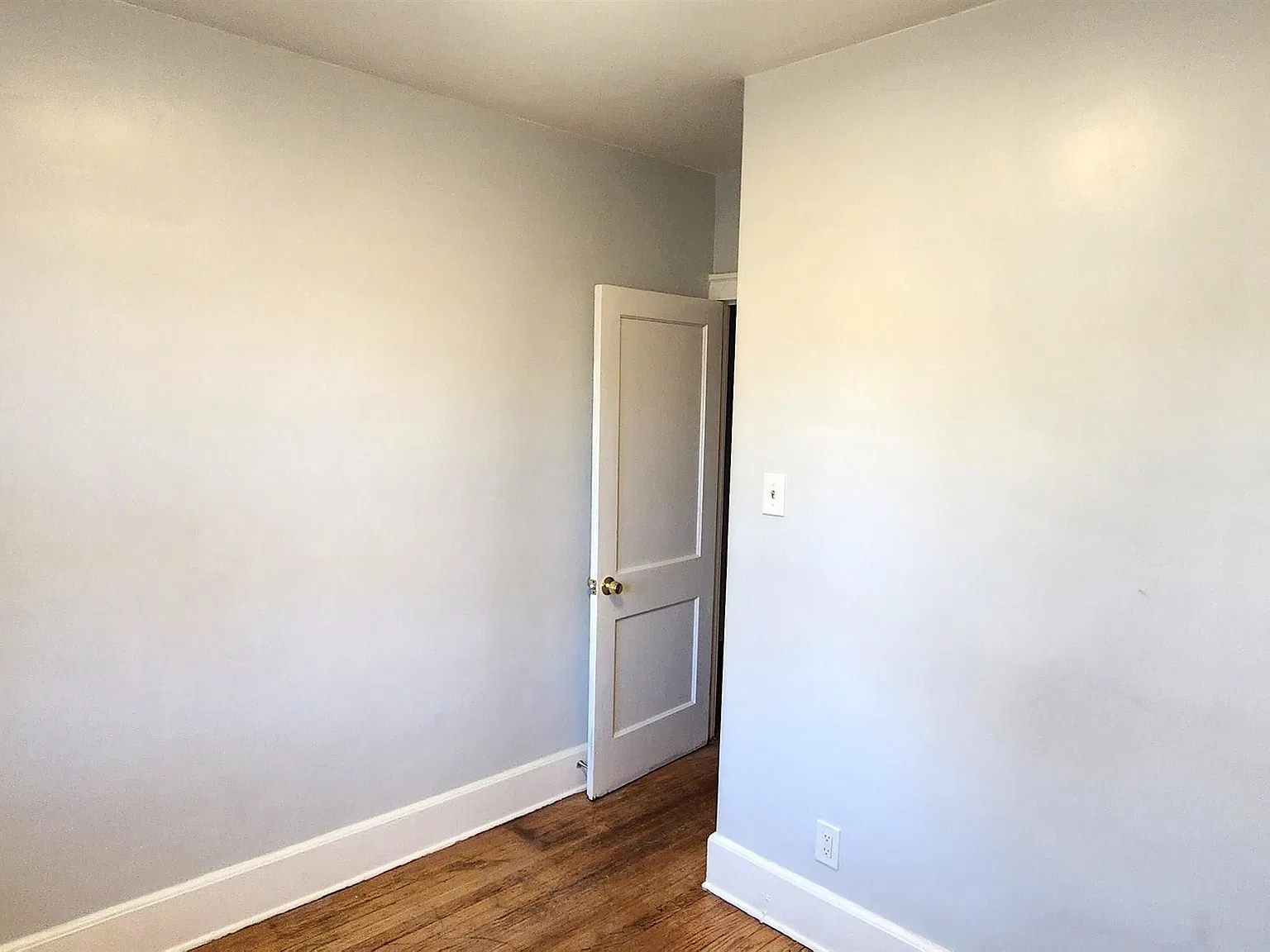 2 bed, 1.0 bath, 950 sqft, $1,300 — Photo 3