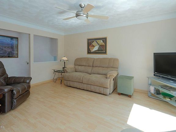 705 Piccadilly Rd-104