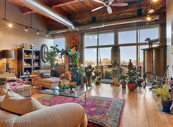 3rd image of 2201 W Wabansia Ave APT 23