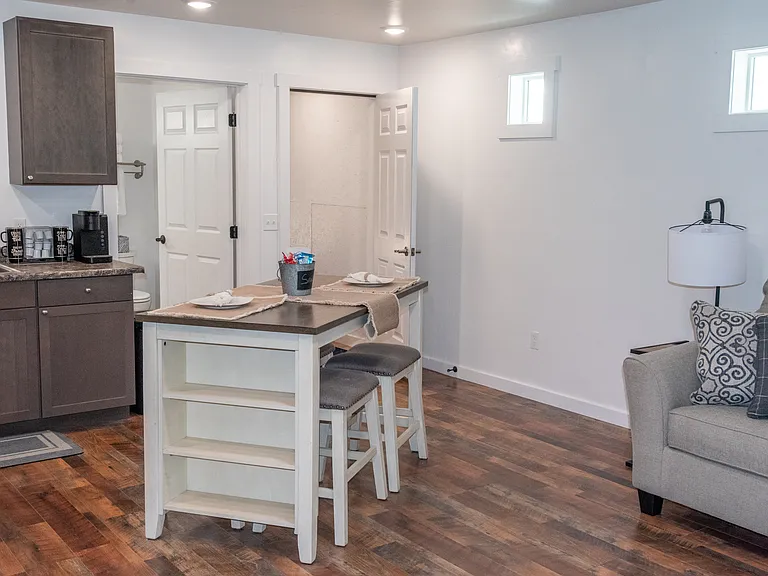 79 Desert Dr — Photo 3