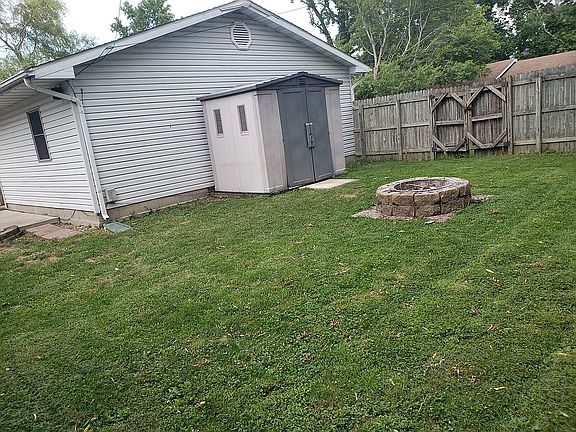 2nd image of 210 N 1st St