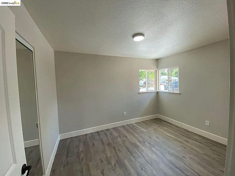 155 Taylor Blvd — Photo 17