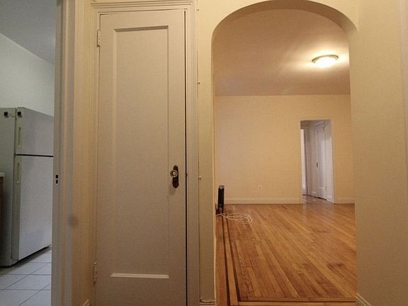 4th image of 3206 29th St APT 6A